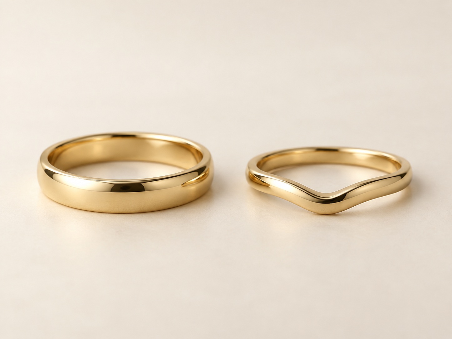 AI illustration comparing a straight band with a gently contoured band, not a fit diagram.