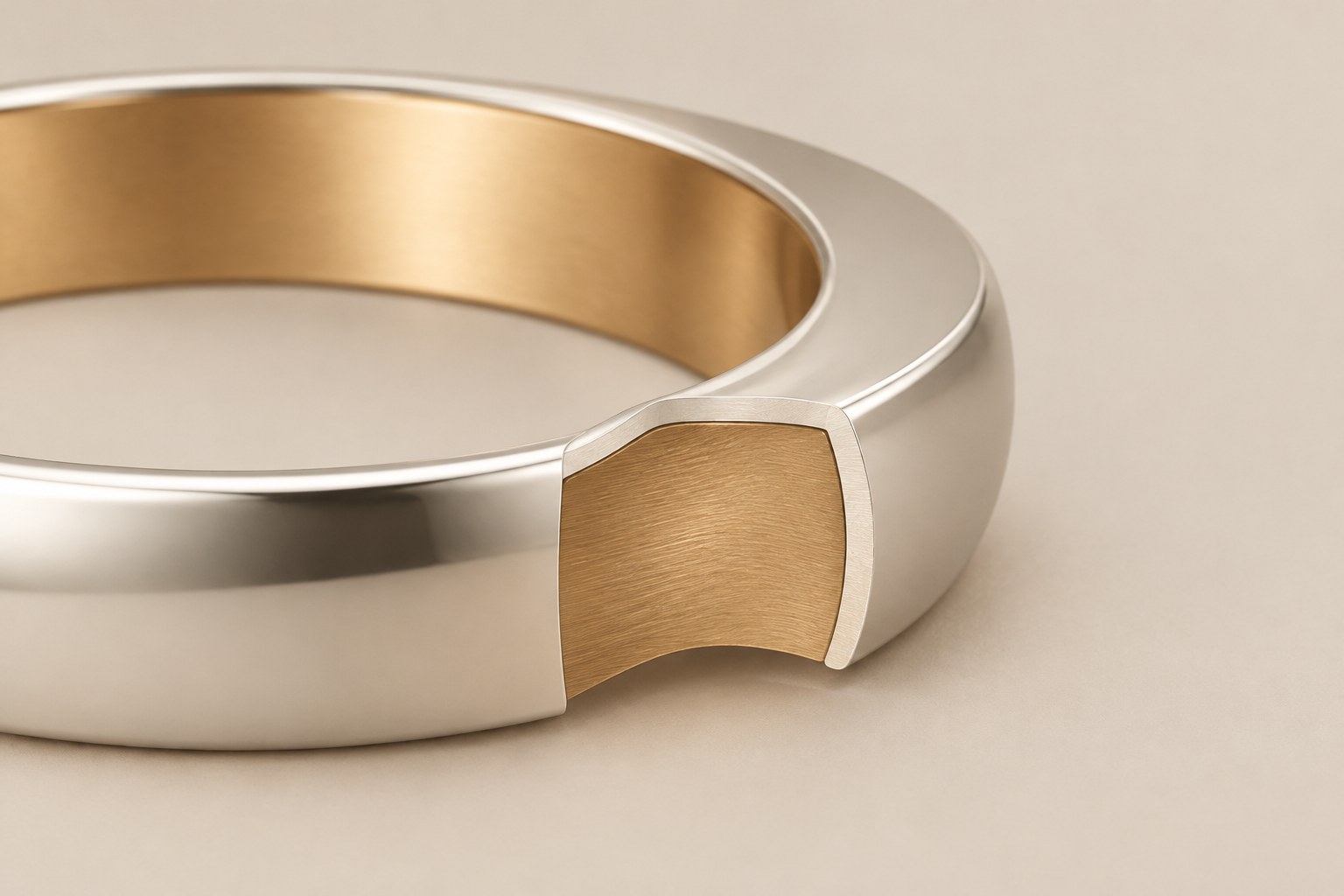 Illustration: cutaway of a white gold band showing its rhodium plating layer